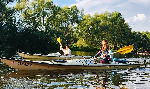 kayaks1_s.jpg