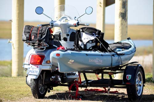 Vespa_with_kayak_sidecar.jpg
